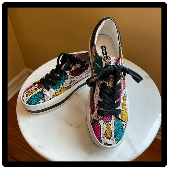 ALICE and OLIVIA EZRA LEATHER SNEAKERS. EUC - Picture 1 of 13